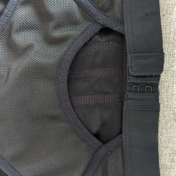 Large Moving Comfort Black Sports Bra Athletic Athleisure Wireless - Picture 11 of 15